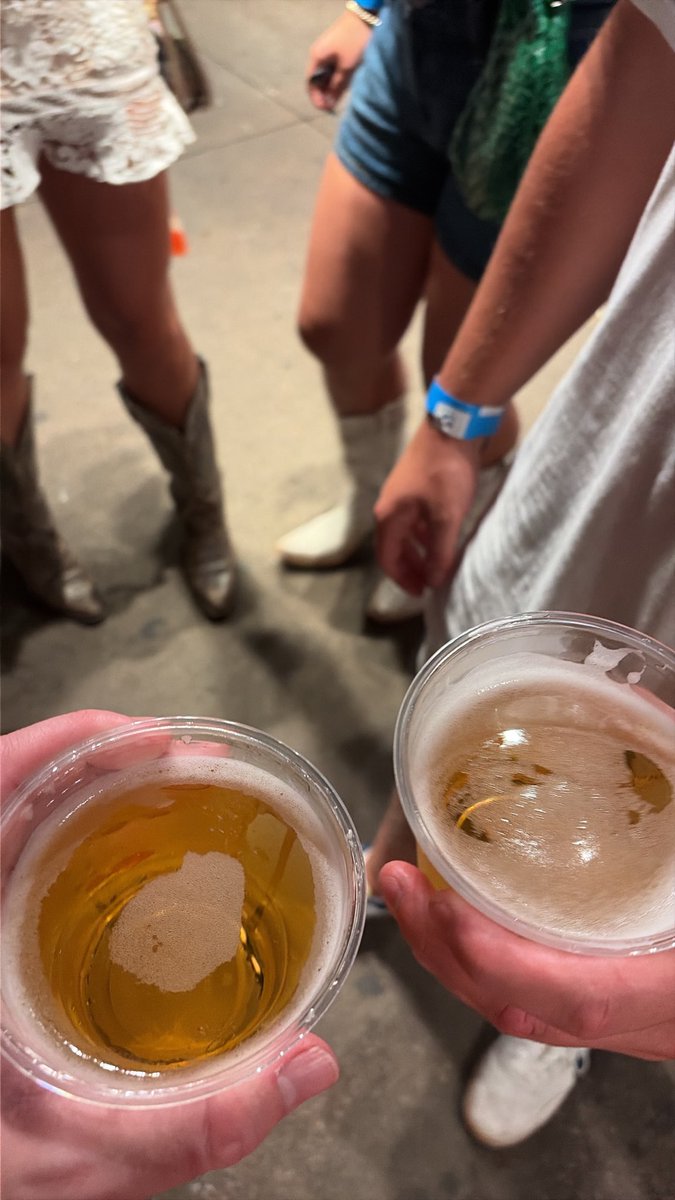 BarbourSeason's tweet photo. LSU losing always calls for a celebratory beer https://t.co/zm8cUKX0MM