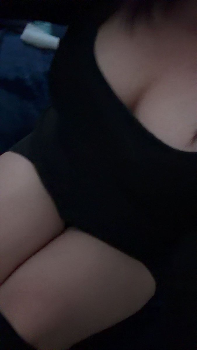 bunnienvyy's tweet photo. Paw socks🐾👀 #egirl #esex #discord #nsfwt #pawsocks #horny https://t.co/bvSwNtudxM
