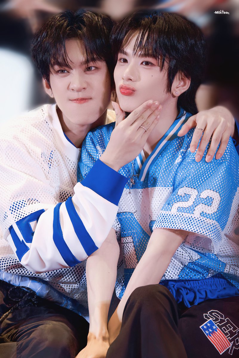 milktea1226_'s tweet photo. 🫴🏻🫴🏻 https://t.co/Mfoh50YCNu