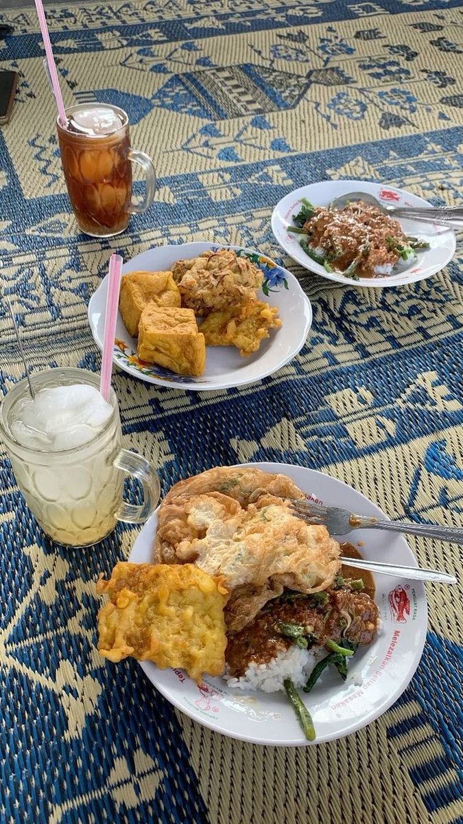 kadityz's tweet photo. Absen hari kedua mendekati mu @arcdemy @tridentarena 

Sarapannya gue bawain lagi nih, hari ini yang agak sehatan dikit https://t.co/9RLsTJe0ov