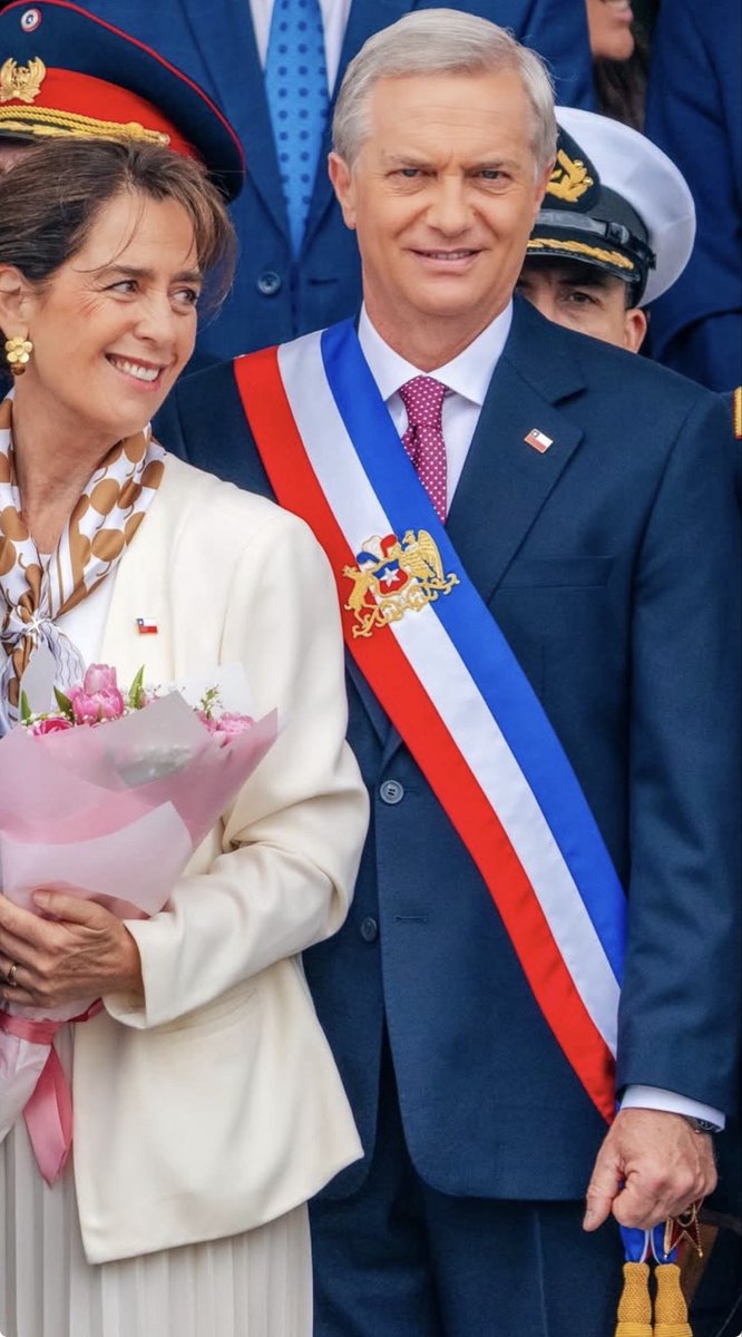 Maggi_Patriota's tweet photo. Nuestro presidente y su primera dama son ELEGANCIA y AURA PURA ❤️😘 https://t.co/aXlq7eCcfq