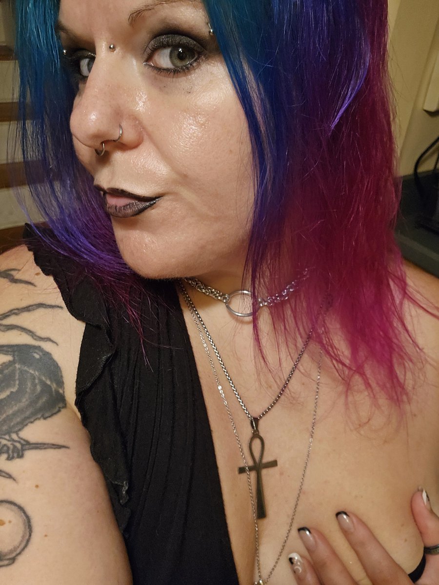 SpookySlaveGirl's tweet photo. When you surprise Sir by putting on the goth makeup He loves and waiting for Him on your knees with a glass of His favorite whiskey when He walks in the door - said makeup gets worn off within minutes of it being put on. 😜

#BDSM #Kink #Kinkster #submissive https://t.co/MFfGfvd3hq