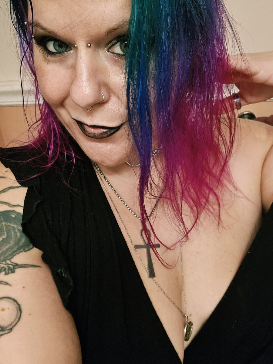 SpookySlaveGirl's tweet photo. When you surprise Sir by putting on the goth makeup He loves and waiting for Him on your knees with a glass of His favorite whiskey when He walks in the door - said makeup gets worn off within minutes of it being put on. 😜

#BDSM #Kink #Kinkster #submissive https://t.co/MFfGfvd3hq