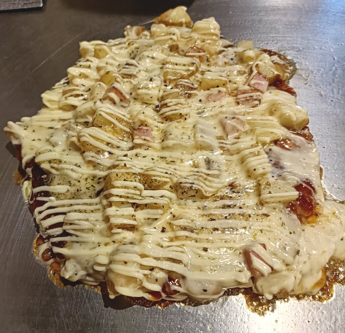 unyjoy's tweet photo. 久喜なほ感想戦 一軒目
お好み焼き工房 とん鉄

関西と言えば粉モンでしょう
じゃがチーズ玉　と　和歌山焼
和歌山焼とは
小麦粉不使用で、茹でた焼きそばと具材を鉄板で炒め、卵で固めたご当地鉄板料理、とのこと https://t.co/oFJFPhaIMj