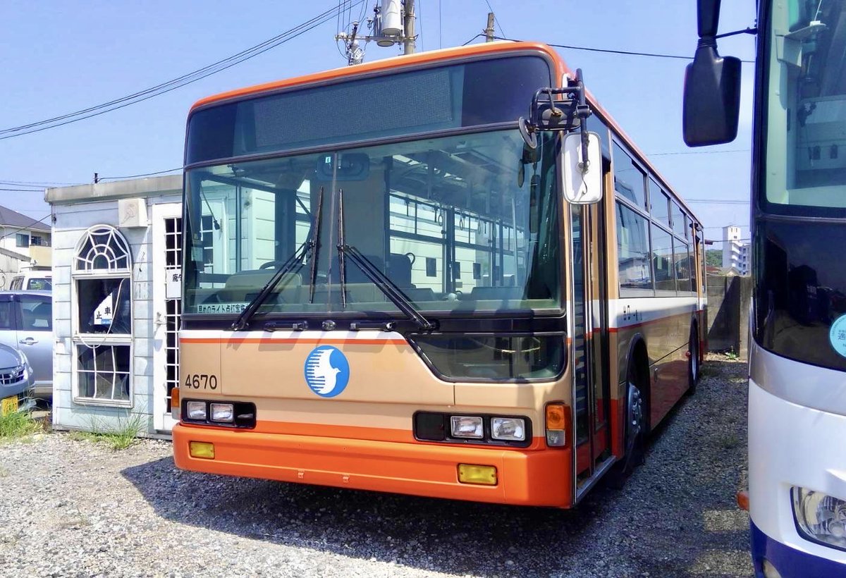 shinkibus's tweet photo. 本日9月20日は #バスの日 🚌💨
神姫バスが大好きな皆様に、車両担当からもらった特選バスをプレゼント🎁

4670⏩前後扉ノンステ、ふそうの試作車
6550⏩元明石市営、この顔でツーステはレア
7271⏩日野×西工の希少車、神姫に2台
これからも、もっともっと沼ろうね❤️
#神姫バス　#ふそう　#日野　#西工 https://t.co/DGEi1SVMff