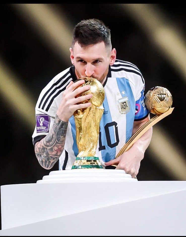 eziohmz's tweet photo. @nadjib__fcb ومعاها كاس عالم https://t.co/vFyAriEd2Z