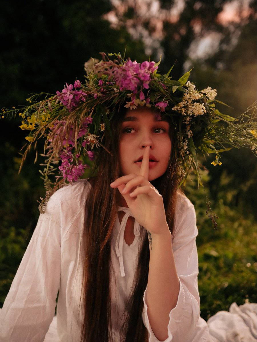 AprylParod3bhu's tweet photo. Photo shared by Model Sofia| Kemerovo on July 15, 2026 tagging @elizzaphoto_. May be an image of headdress, outdoors and text. https://t.co/lloQdYSX8z