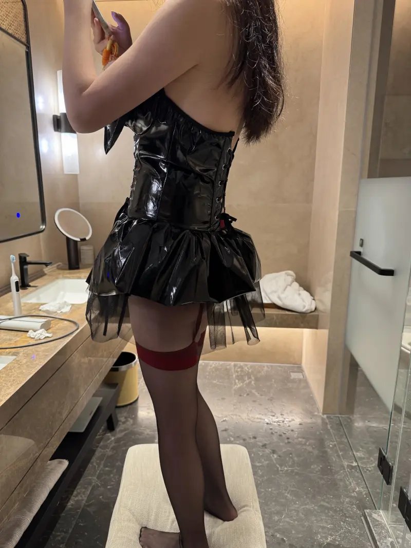 0xyouyu's tweet photo. 蝙蝠翅膀红腿环

今天注定不上班

头昏昏脑涨涨 https://t.co/oORRW1EQZq