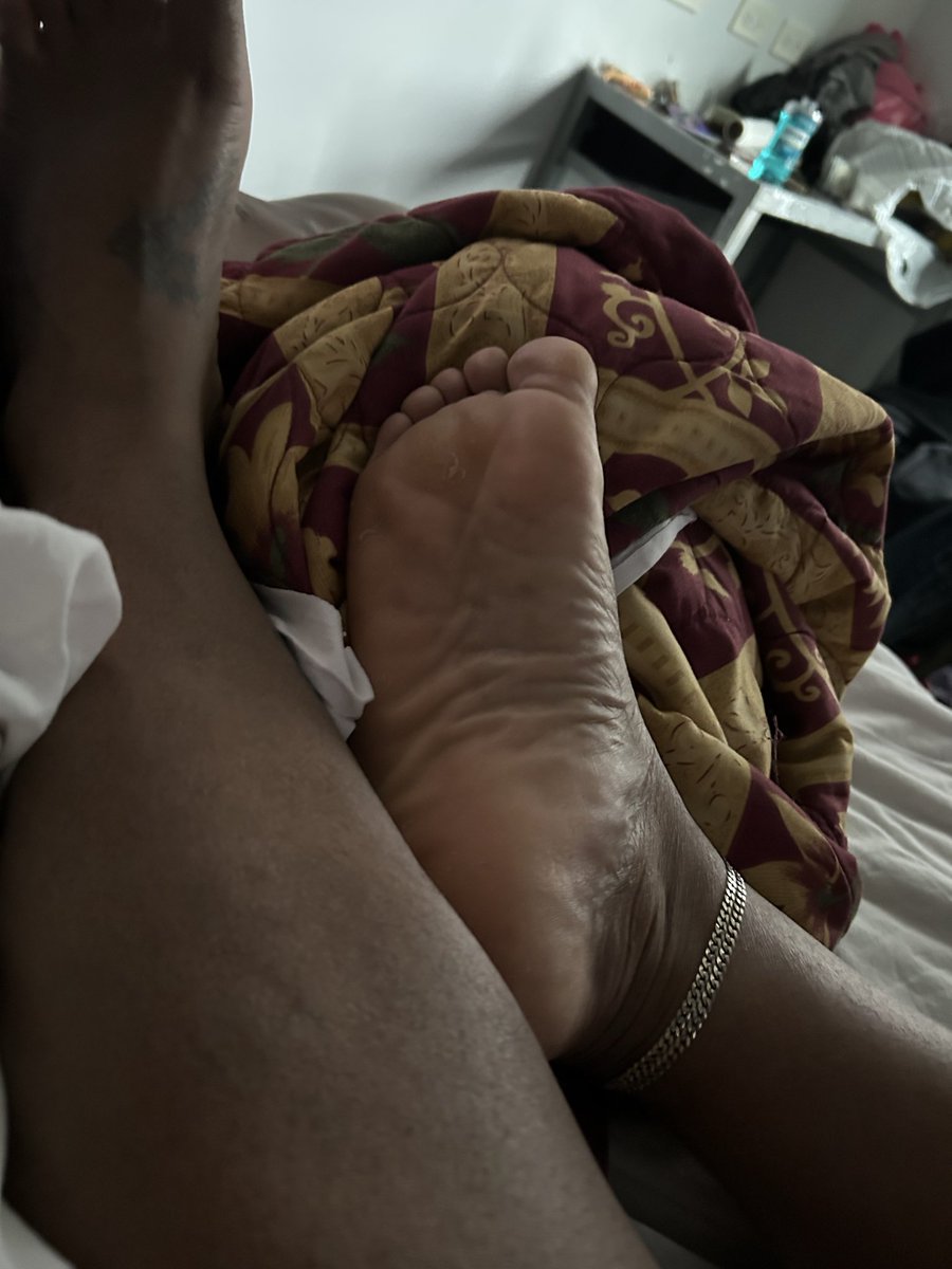 Jahsminaaaa1's tweet photo. “Come say hi… I might have something special for you 👣💎” https://t.co/nj76sG62KD