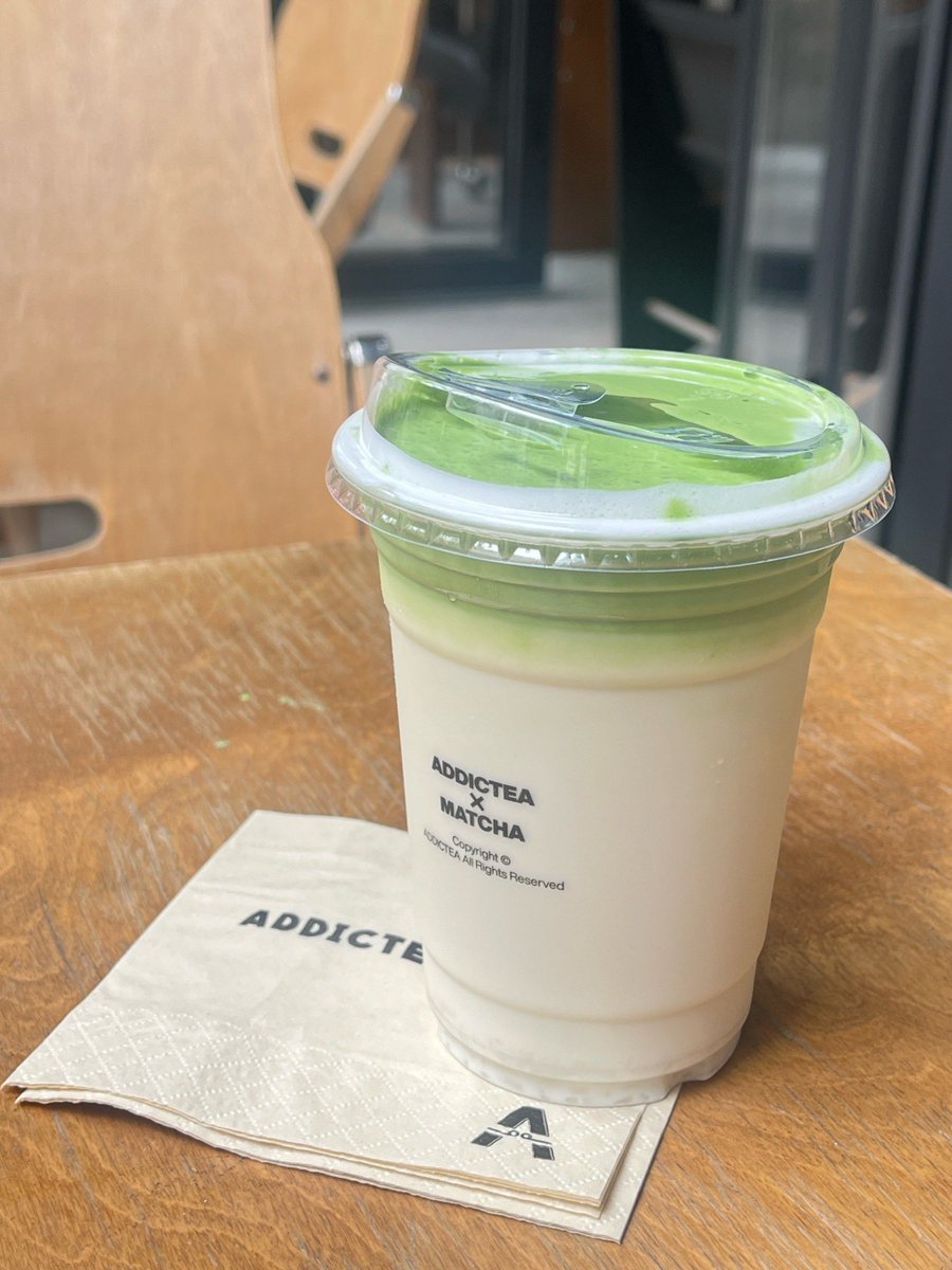 lovehsjh's tweet photo. [Try this 5-minute iced matcha latte! Whisk matcha powder + hot water, pour over cold milk + ice, add a tiny honey dash for sweetness. Perfect for a quick energy boost on hot days!]， https://t.co/yfFmkHByqc