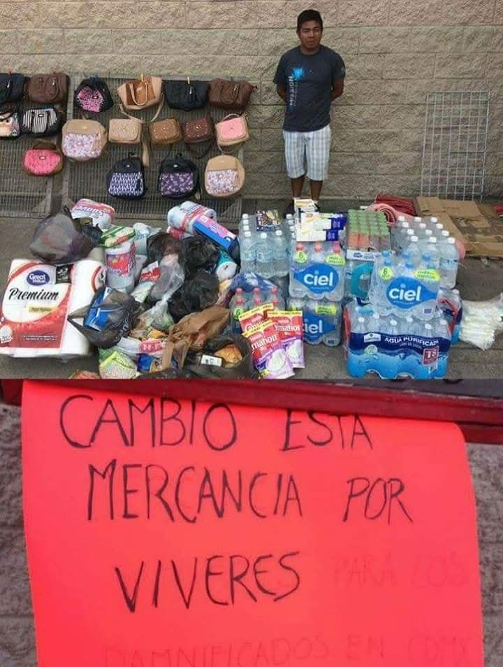 En_jupiter_'s tweet photo. El 19 de septiembre a la 1:14 pm  México se derrumbo.
A la 1:19pm los mexicanos ya lo estábamos levantando. https://t.co/BCZgPJAV80