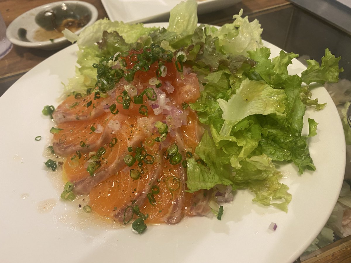 greanmen4's tweet photo. 昨日は、先に職場を卒業していった元同僚の子と久しぶりに会いました🍷
積もる話がありすぎて楽しかった🥹
料理も地酒も何食べても美味しいお店でした💐
で、さっき昨日のライブ配信のアーカイブみてたけど自分のコメントに引いたw
こんなこと書いてたっけ😂？みたいな
飲酒チャットおそるべし😅w https://t.co/x65If3paOL