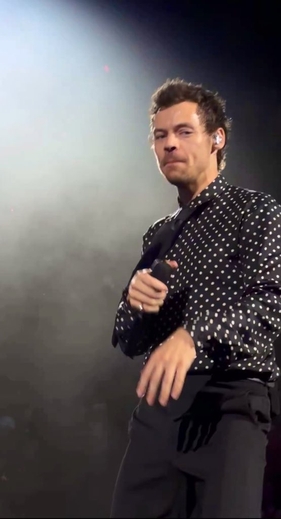 _sweet_cherri's tweet photo. More of Harry MSG N12 #HarryStyles https://t.co/ykWh0Q7oSz