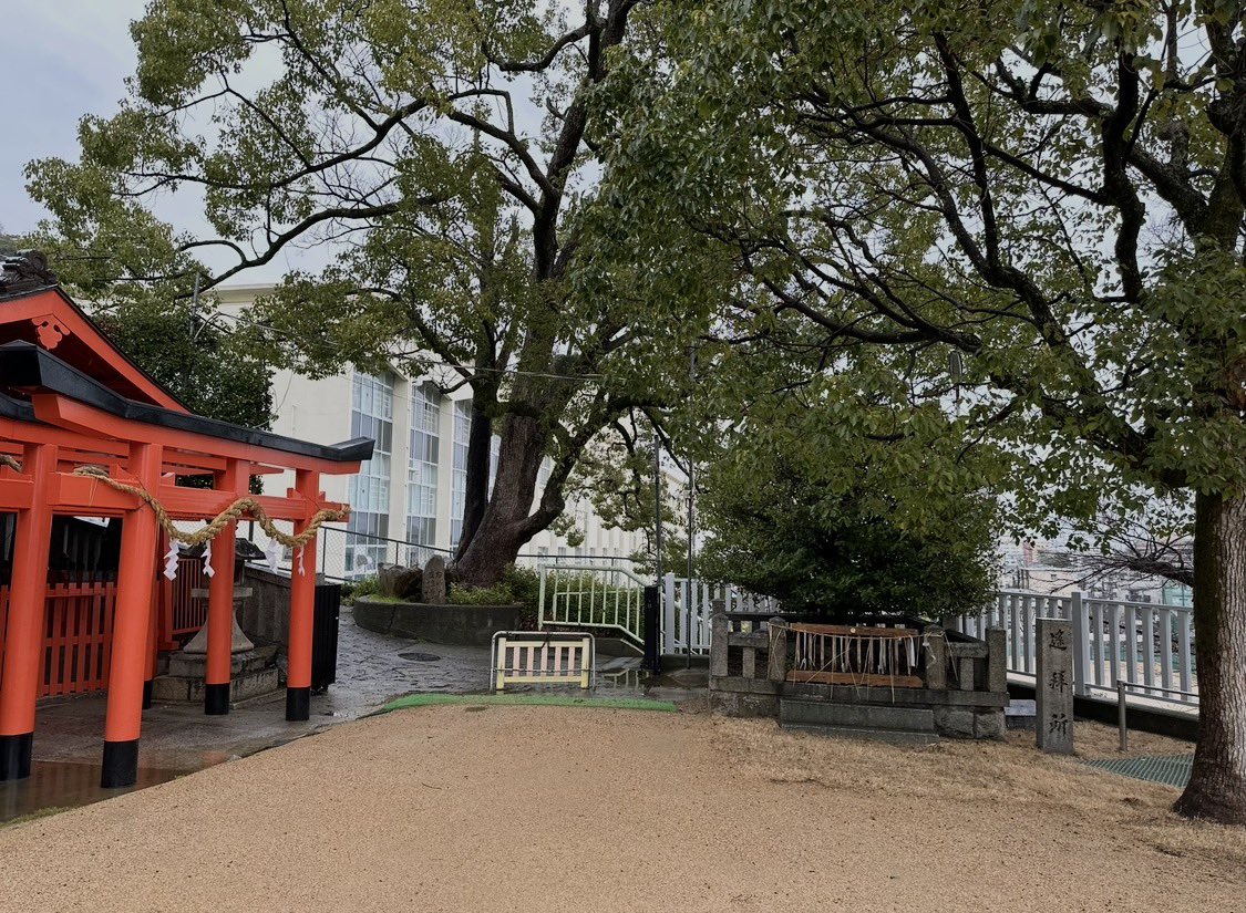 acala24884's tweet photo. 昨日は数か月お待たせしておりました
新居のお祓いとご依頼者様ご本人のお祓いへ

その後は墓前にて秋季彼岸の読経供養

本日から二日間は名古屋にて
法人様よりご依頼いただいた物故者供養を執り行います

各種ご依頼はこちら
https://t.co/VfQ9KjjXOu

#不動院 #真言密教 #彼岸供養 #祈祷 https://t.co/kiDAOdfXM2