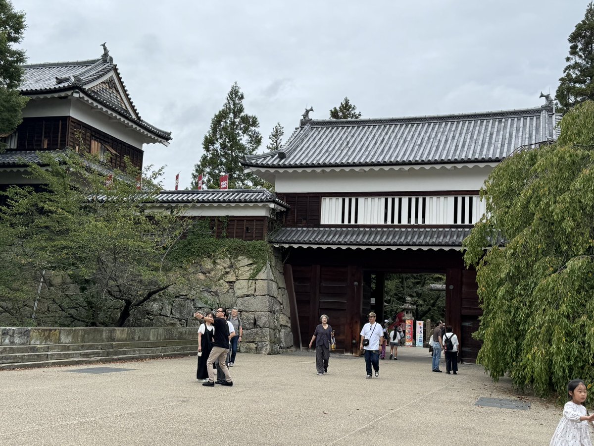 0126Tak's tweet photo. 上田城に来ました🏯
曇りだから丁度いい気温👍
＃上田城
＃真田神社 https://t.co/PdA7mwV1fp