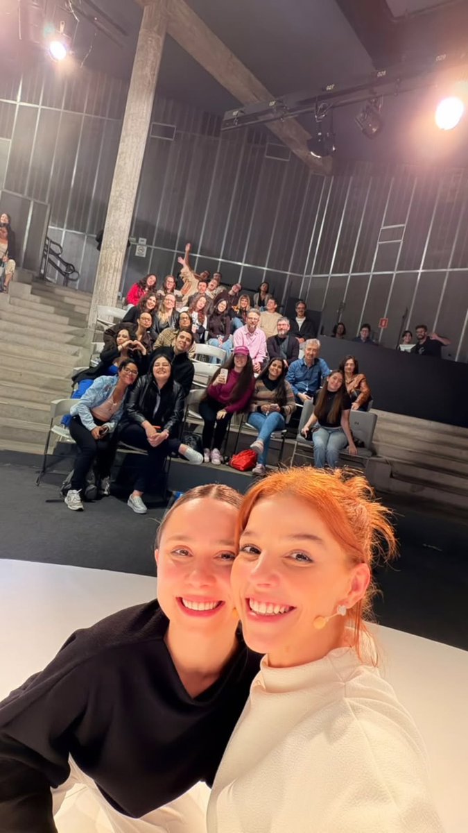 mavgfx's tweet photo. as selfies sendo a coisa mais fofa do mundo kkkkkkkkk preciosas https://t.co/hqSs3Z5gKH
