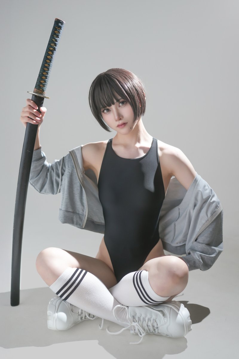 TEA_makami's tweet photo. 創作cosplay

競泳水着×パーカー×日本刀 https://t.co/5dztQOU6WC