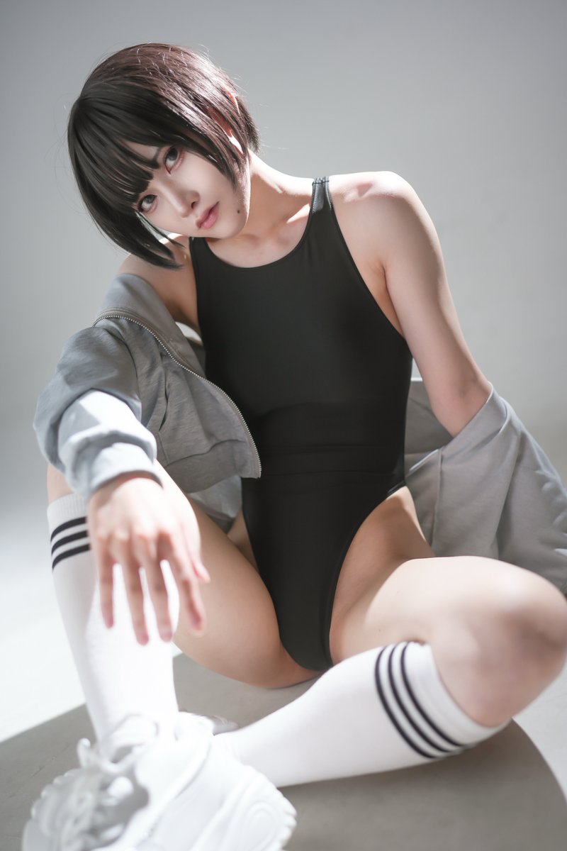 TEA_makami's tweet photo. 創作cosplay

競泳水着×パーカー×日本刀 https://t.co/5dztQOU6WC