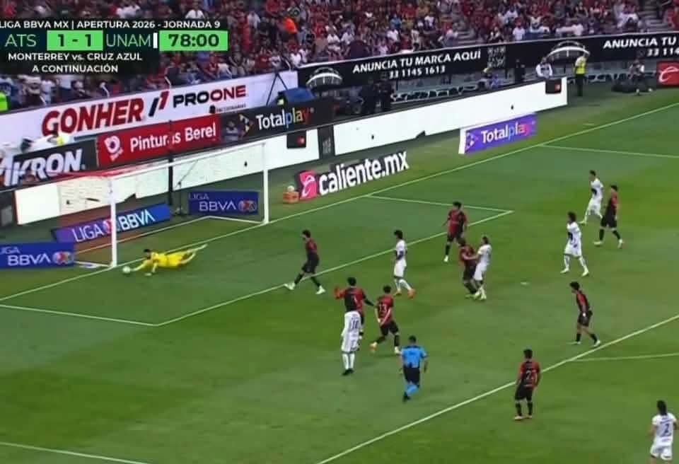 OrtegaDie's tweet photo. @playdoitmexico Sus reglas dicen que es remate a puerta cuando es un claro intento de gol detenido por el arquero. Aquí hay intención clara y atajada, y no existe una toma contundente que demuestre que el balón iba afuera. Solicito que se aplique su reglamento. https://t.co/nlgWEslMWE