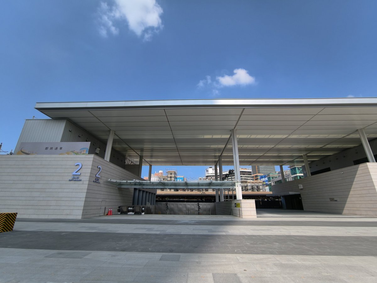 tsubasa_pika2nd's tweet photo. 新しい台南駅です。通行証とかはもういらなくなりますね…。 https://t.co/Xl2dvwHTfZ