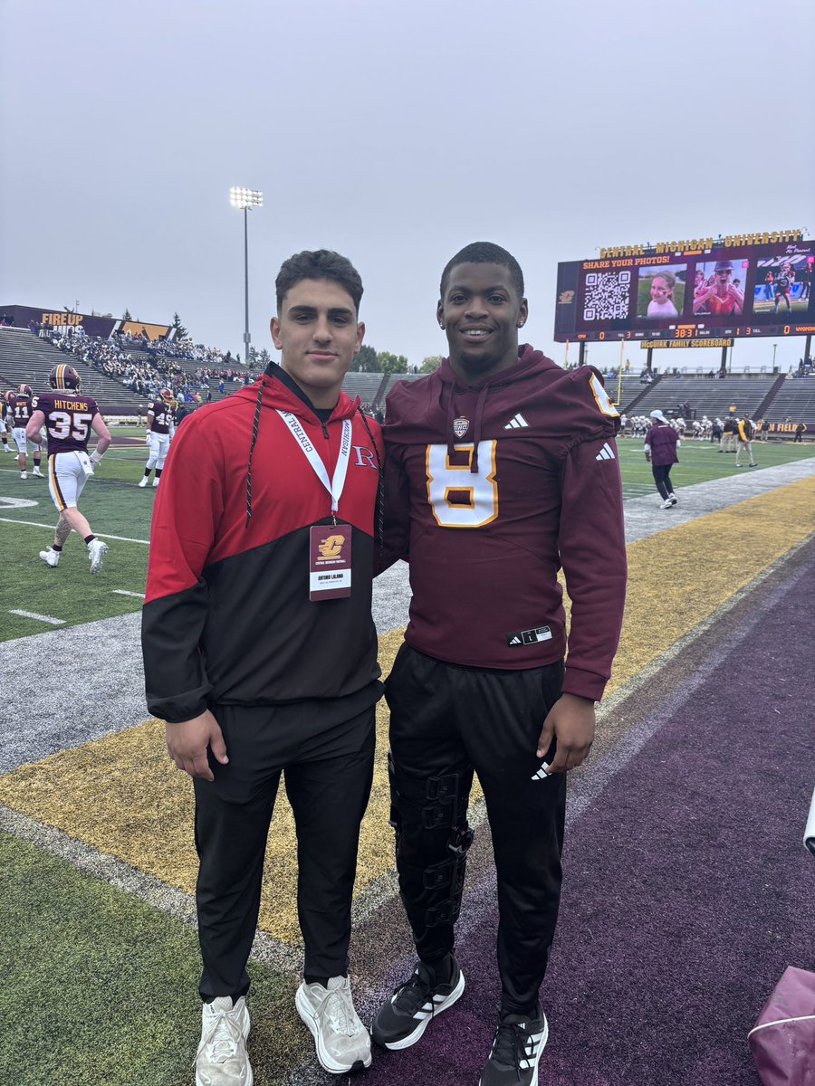 a_lalama2009's tweet photo. Had a great time visiting CMU today! What a WIN! It was great to meet @CoachSeanCronin and to see former Romeo Bulldog @VictorEarl6 

@Coach_Wolszon @CoachDukes_ @CMU_Football @AllenTrieu @TomLoy247 @LemmingReport @ScoutTyGraham @scoutRyanPRZ @RisingStars6 @ReggieWynns @Coach_Rob_SMSB @RomeoFootball @RomeoAthletics @MichFBFrenzy @statechampsmich @MIexposure @sixstarfootball @MIPrepZone @MIPrepZoneMD @TheD_Zone @adamgorney @SBLiveMI @CharlesPower @TheUCReport @samspiegs @ChadSimmons_ @DemetricDWarren @CraigHaubert @folsomwrites