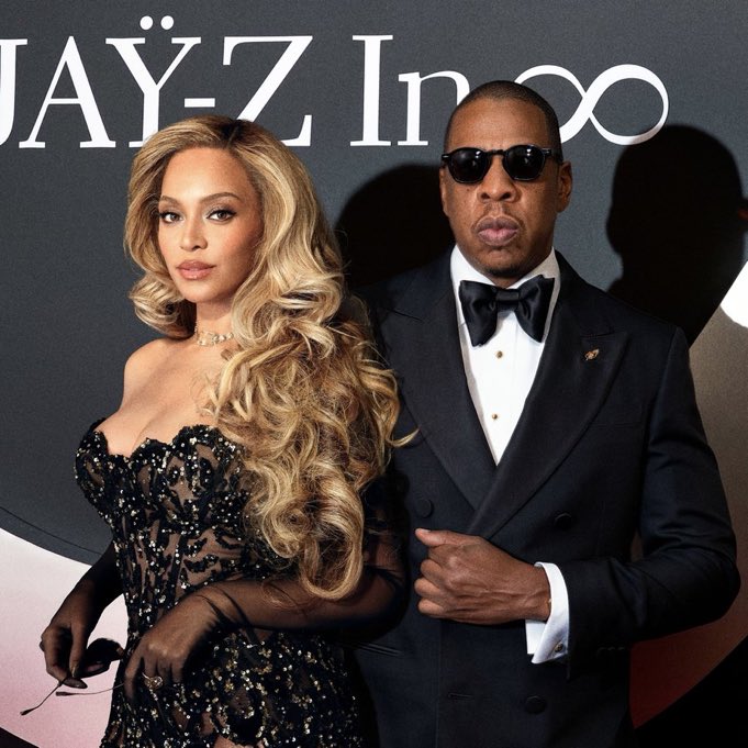 kir6659's tweet photo. SEETH BITCHES!😭😭😭😭😭 #TheCarters for HAG HIVE that dont hate Jay…., what a time to be alive!🥰 https://t.co/l7vDdFEsyU