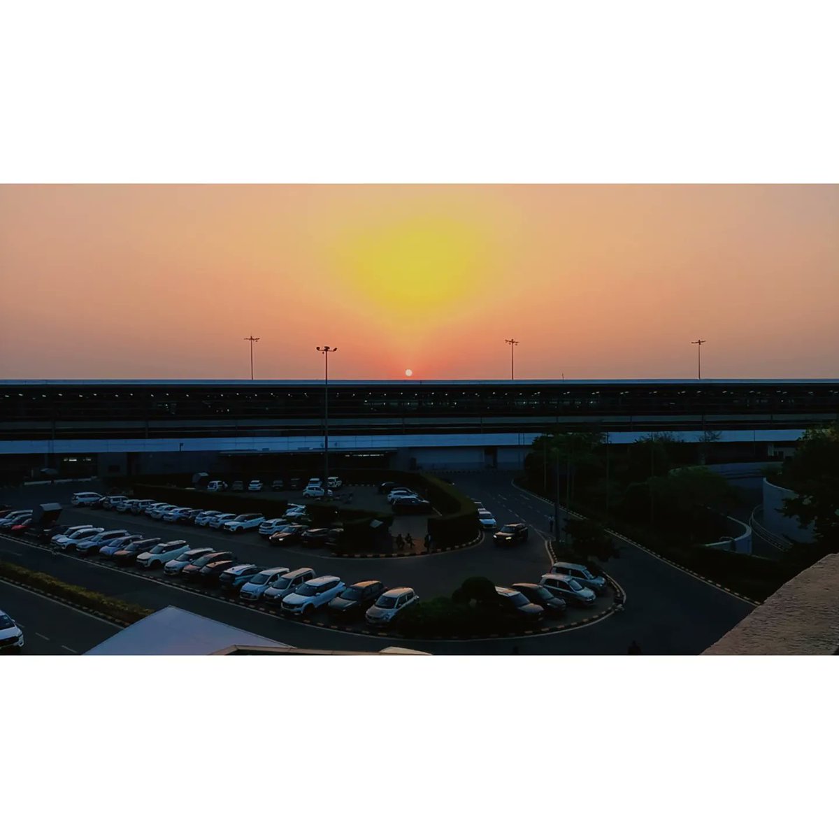 JasperDirollo's tweet photo. Seeing this beautiful sunset makes me feel so good. Just look at the view! Do you feel the same? https://t.co/hbvTIHbI7i