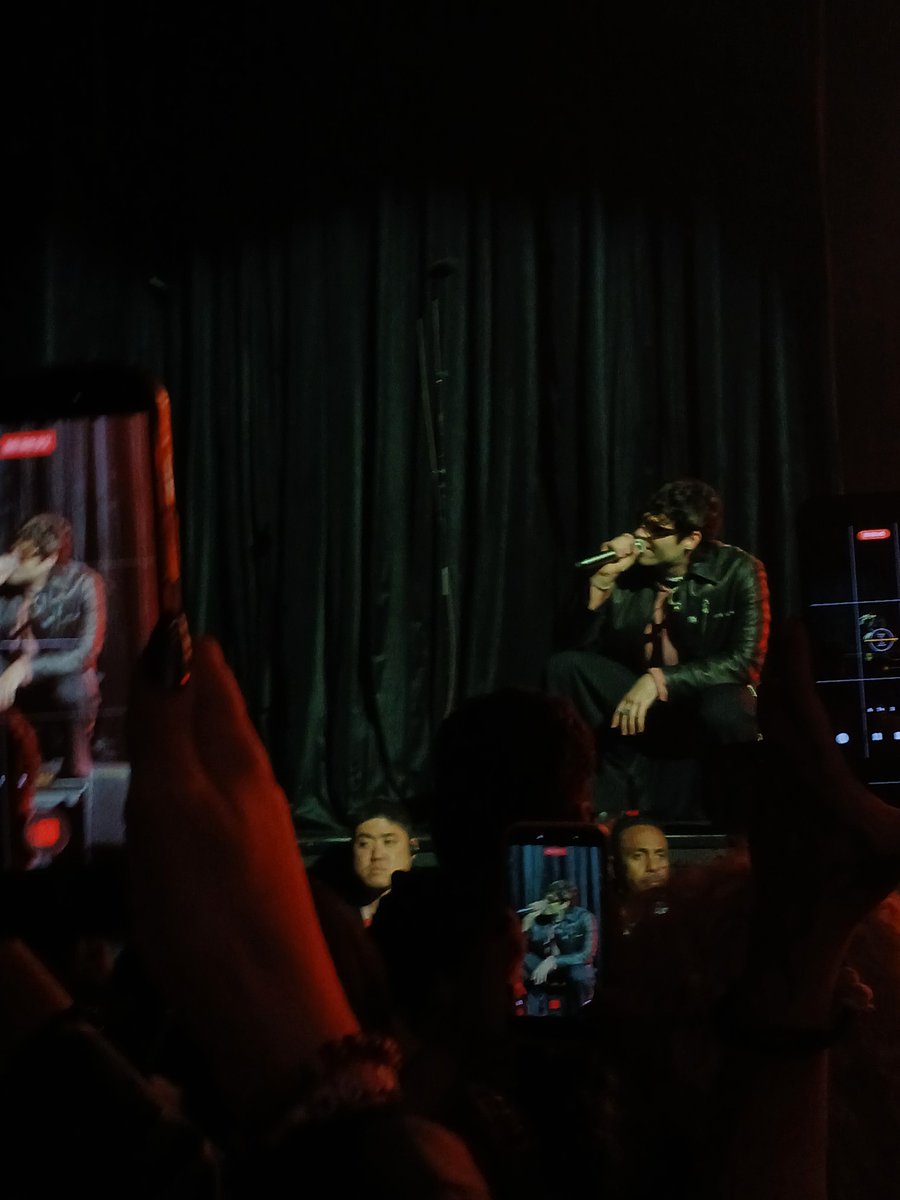 lukenostalgic's tweet photo. eu tremi muito pra tirar foto mas meu deus como é bom ter esses registros na minha galeria https://t.co/aW0fFaqJce