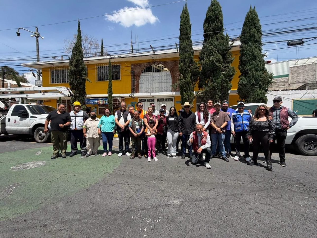 evelyn_parraA's tweet photo. 🚨 ¿Y SI ESTA VEZ NO FUERA UN SIMULACRO?
Por eso en Venustiano Carranza no esperamos a que pase algo para reaccionar. Hoy, nuestras Territoriales #Arenales, #Balbuena, #Moctezuma y #Morelos se activaron y participaron en el #SegundoSimulacroNacional2026. 🇲🇽
De territorio en territorio, probamos protocolos, coordinación y capacidad de respuesta. Porque cuando se trata de proteger a nuestra gente, no hay
ensayo que sobre.
Hoy simulamos. Mañana, si hace falta, estaremos listos. 🚨❤️🩹
#VCarranza #ProtecciónCivil
#PrevenciónSalvaVidas #LaEnergíaQueTransforma