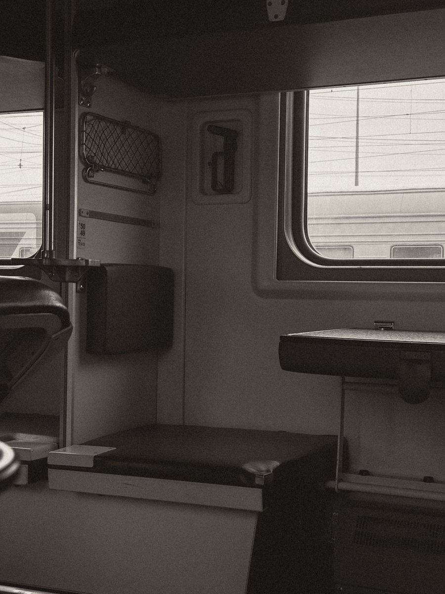 InReindeau's tweet photo. Notice the beauty in everything. The romance of a third-class train carriage. https://t.co/Fr64rcFzdd