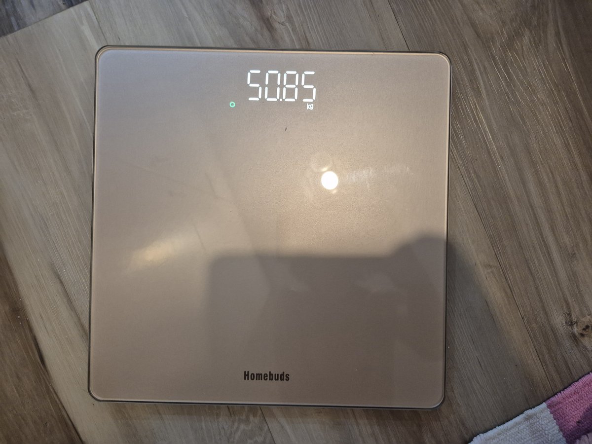 chibichewing's tweet photo. Do you guys count the decimal points in your weight? 😭 https://t.co/W7vQ4rxpUe