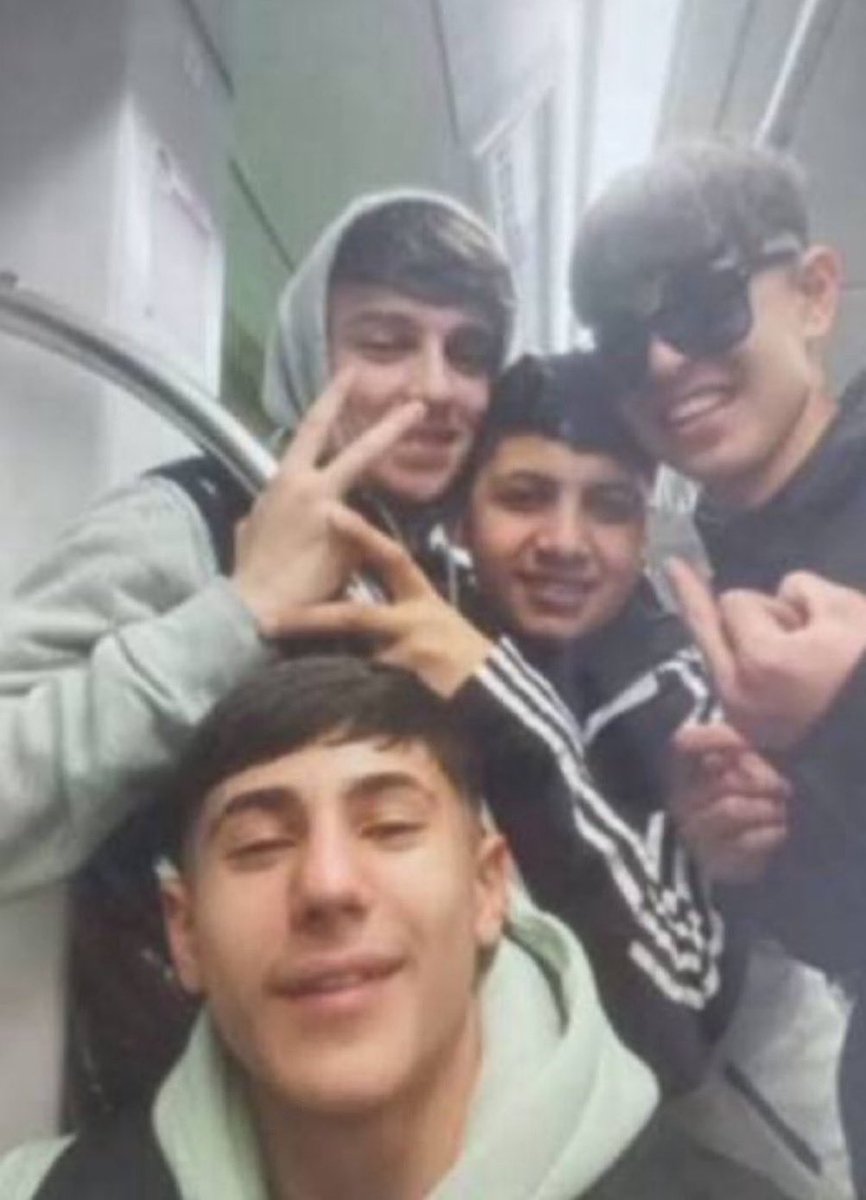 Ozerumeys's tweet photo. Mattia Ahmetin dışarıdaki iki katili yalnızca 5 ay tutuklu kalmış ve beraat etmiştir  
Bu yalnızca Mattia Ahmetin değil bu ülkedeki çocukların canının değerini göstermektedir 
#AhmetinAdaletiYargıtayda 
@abakingurlek @adalet_bakanlik @TCYargitay https://t.co/EnSn5D7QO6