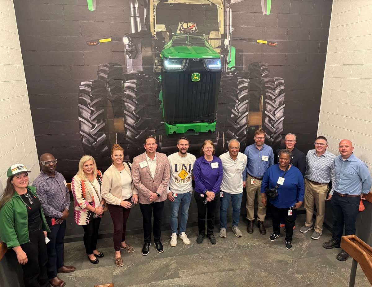 CF_CAPS's tweet photo. We were fortunate to be a part of an education gathering to gain insight into @JohnDeere's vision as well as how automation &amp; #AI are changing the manufacturing and farming landscape. The impact on ed is significant; making alignment between ed &amp;workforce vital. More to come... https://t.co/M6Qcegy71T