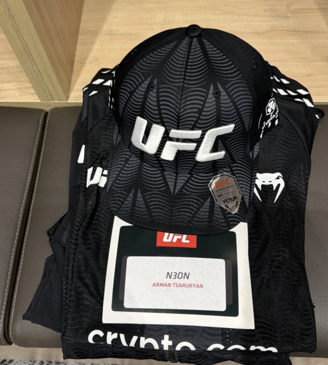 vxdeo's tweet photo. NEON reveals his UFC 331 gear as he joins Arman Tsarukyan’s corner 😳🔥 https://t.co/pMjQu6O4w9