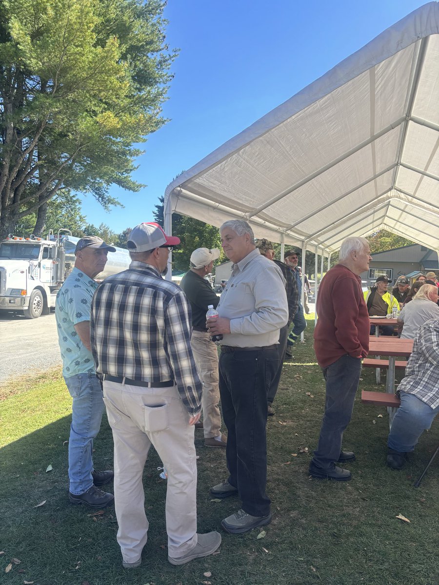 MERedWaveRally's tweet photo. A great time was had by all ❤️🇺🇸 #votered #turnmainered #maineredwaverally https://t.co/zMFnlKCLPz