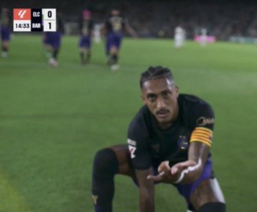 Midusx_18's tweet photo. @FCBarcelona_es @Raphinha_11b Te amo Raphinha https://t.co/TkJtQp2XRv