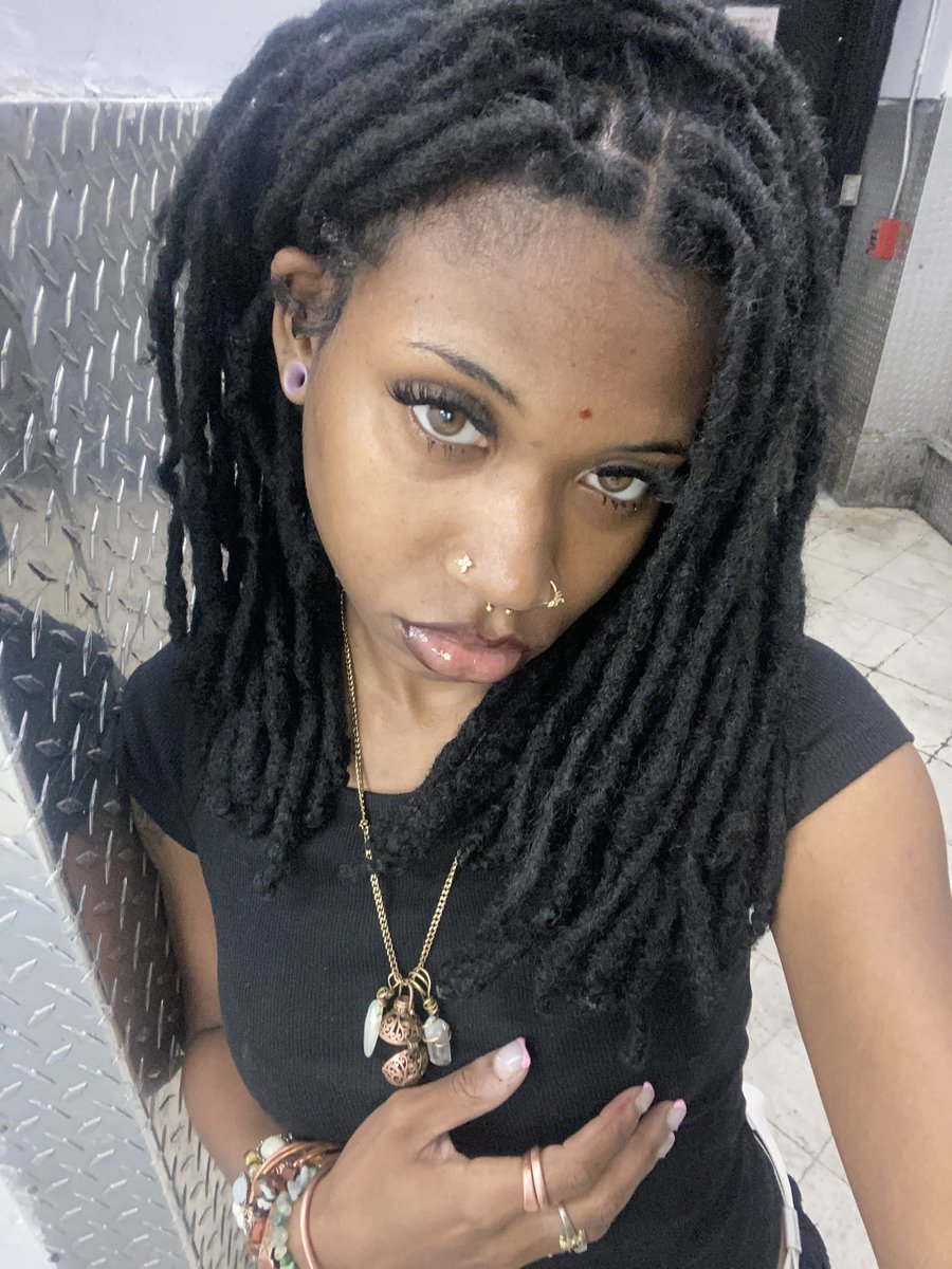 MissKTheBrand's tweet photo. So pretty @ work like pls 🌌🥰👅 https://t.co/ztYpcZQNLw