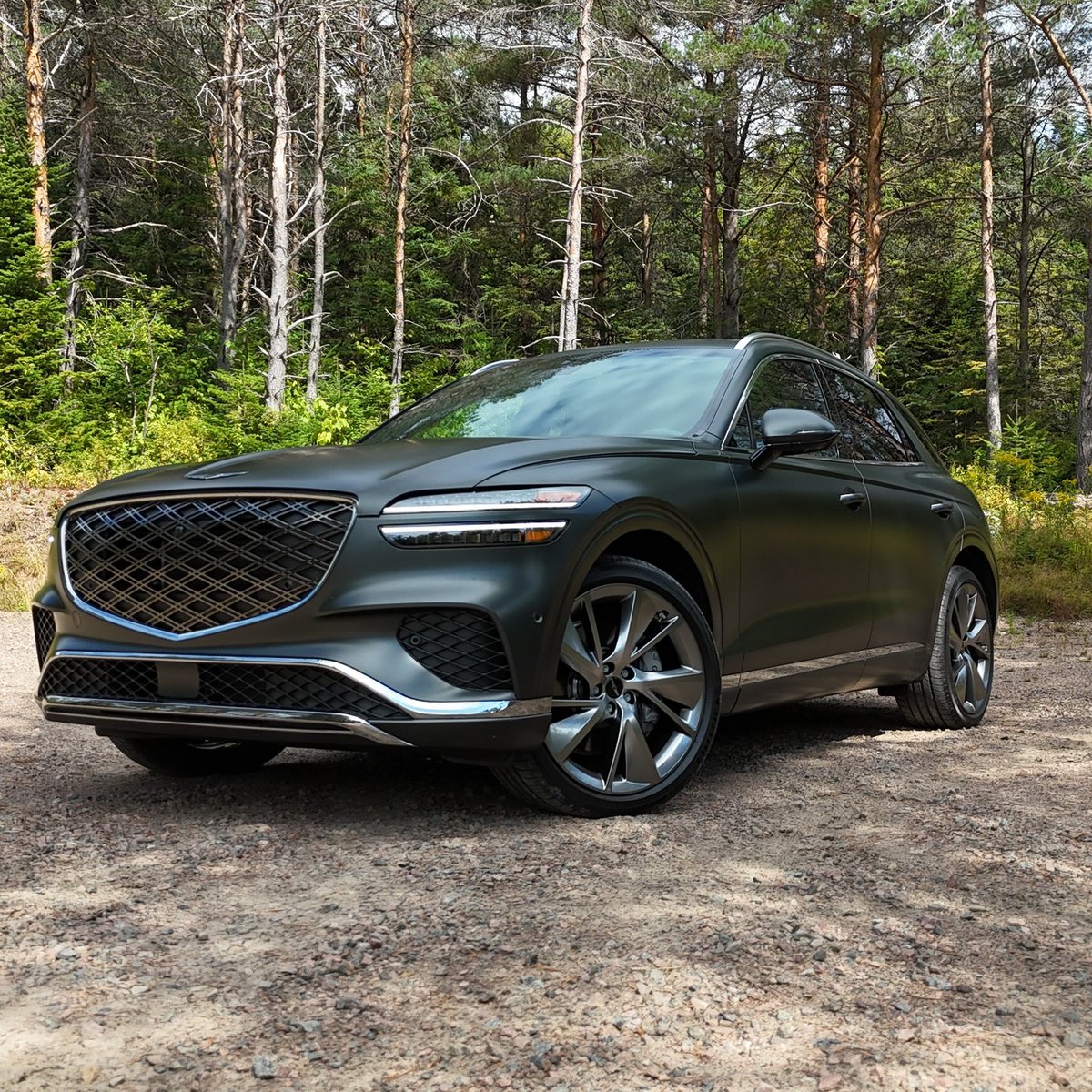 mostafaismail13's tweet photo. They say you need the V6. I’m not so sure. My full review of the 2026 Genesis GV70 2. 5T Prestige is out now. Can this stylish SUV deliver on real Canadian roads? Plus, a preview of the 3. 5L twin-turbo V6. Is the four-cylinder the smarter choice? https://t.co/722GTN4xbK