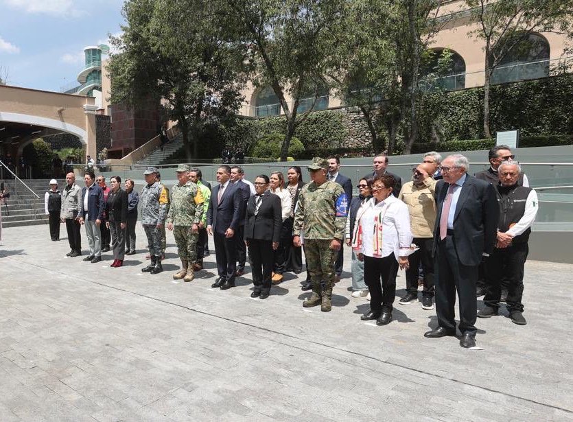ErnestinaGodoy_'s tweet photo. Hoy participé en el Ejercicio de Gabinete del Comité Nacional de Emergencias, en el marco del #SegundoSimulacroNacional2026. Evaluar nuestra capacidad de reacción es un deber cívico y de seguridad nacional que nos convoca a todas y todos. 🚨🇲🇽 https://t.co/xmTYj5L7xp