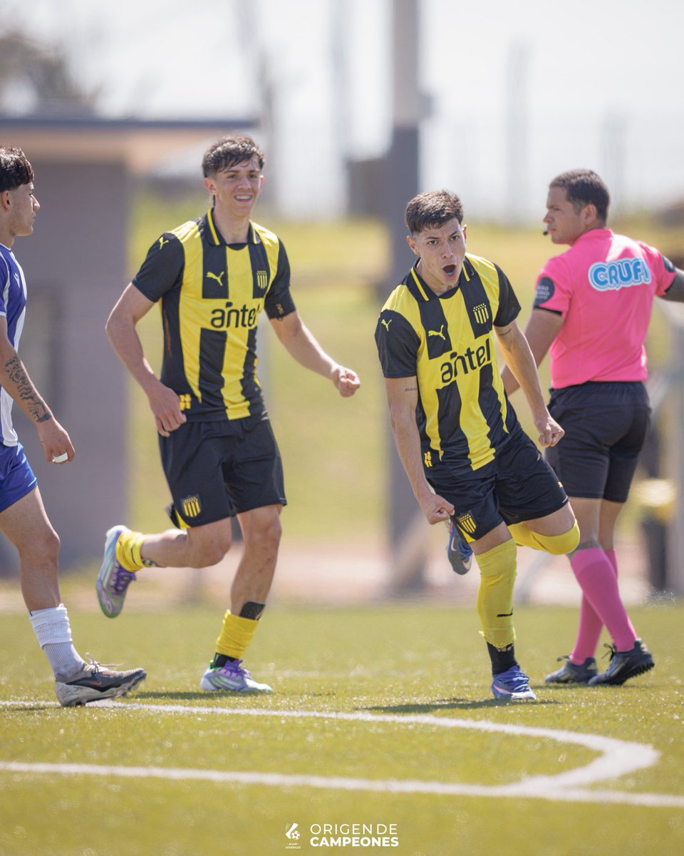 JuvenilesAUF's tweet photo. Tarde intensa de 𝘀𝘂𝗯-𝟭𝟲 que dejó estos momentos y el triunfo 2-1 de @FormativasCAP 🥵 https://t.co/u2nAG1Xa6y