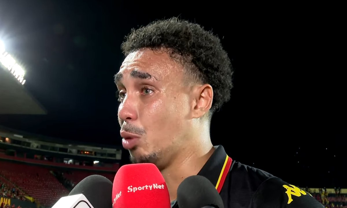 legadaoscr's tweet photo. Ajul na entrevista muito emocionado, dizendo que teve problemas na gravidez da esposa dele (agora tá tudo bem), e que ficou muito abalado com o erro dele, mas que ele ama o Sport e não vai desistir do Sport por nada e que Soso mudou o espirito do time e que o Sport vai subir!! https://t.co/94EQ0xYsHC
