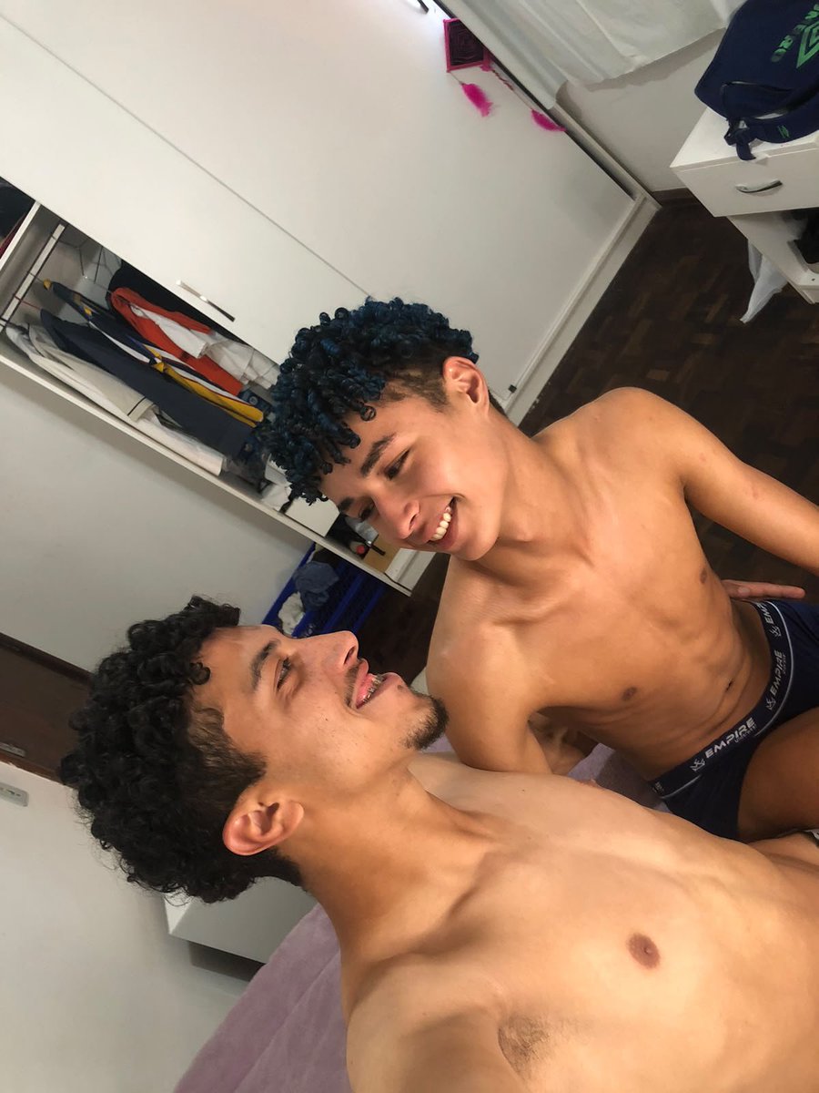 MarianoBryan_'s tweet photo. Voltei com meu ex e pra comemorar comi ele a noite toda.Olha essa prévia 🤤🥵😏

@eo_rabelloknz 

#CHUDAİ #PINTOSAWARDS 
#gaycruissîg #novinhodopirocão #PEITOSWARDSㅤ https://t.co/SmUzNh6ft0