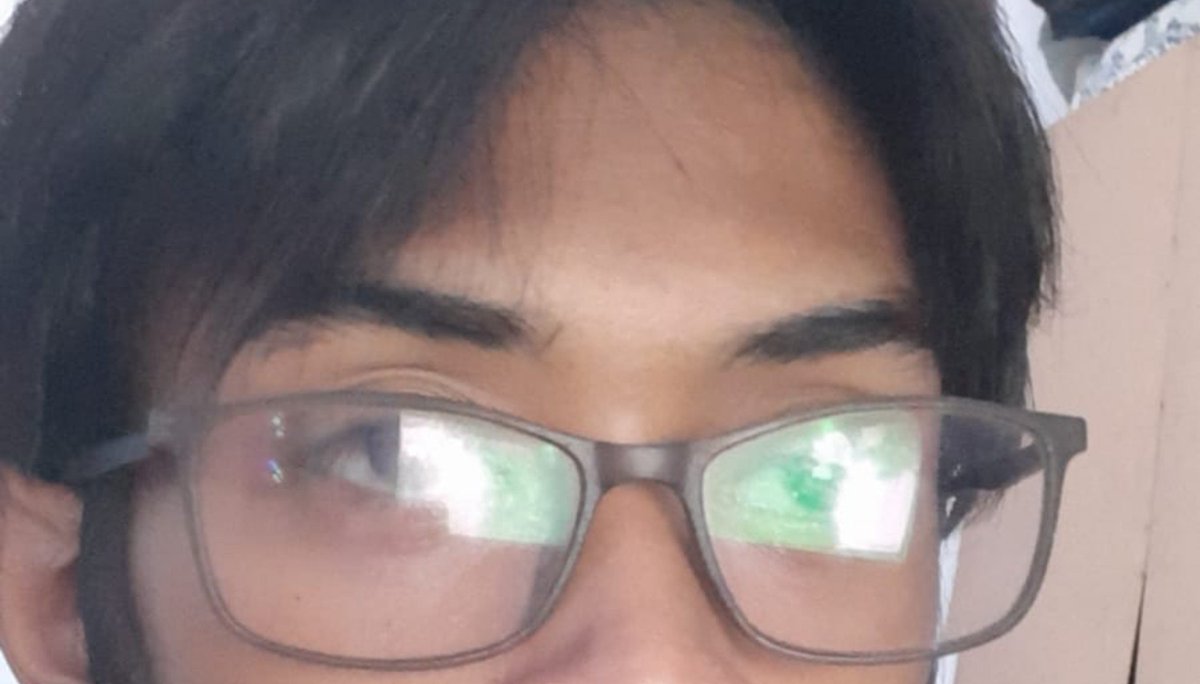 jencekq's tweet photo. setiap gue liat dia pake kacamata YANG BIKIN MAKIN KELIATAN NERD (absolutely nerd) pikiran jorok gua ngomong "AKU EWE SAMPE KACAMATA KAMU PATAH SAYANG" wah anjg bisa ya aura ini orang bisa BOTH parahh, gua sange bgt anjg, adek mau kakak hamilin gak? https://t.co/SCVcS3wTA9