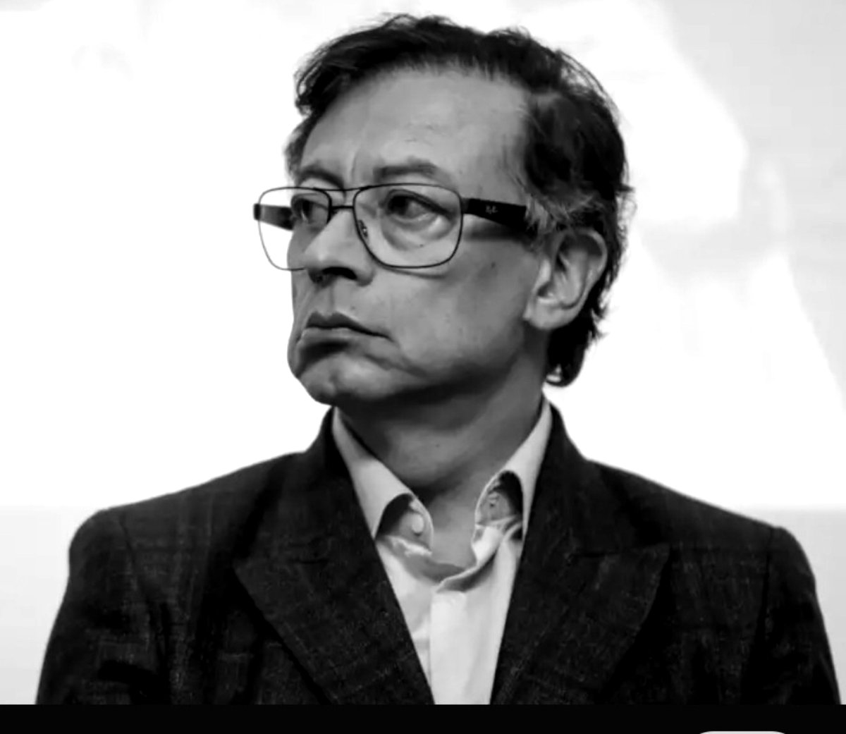 Autor__X's tweet photo. La izquierda representa la degradación total del ser humano, y les tengo el más claro ejemplo, este sujeto, que formó parte de una banda de secuestradores, torturadores y asesinos, y que hoy, hinchado de impunidad y de estupidez dirige a la izquierda en Colombia, semejante RATA. https://t.co/Vrbde1h2Ha