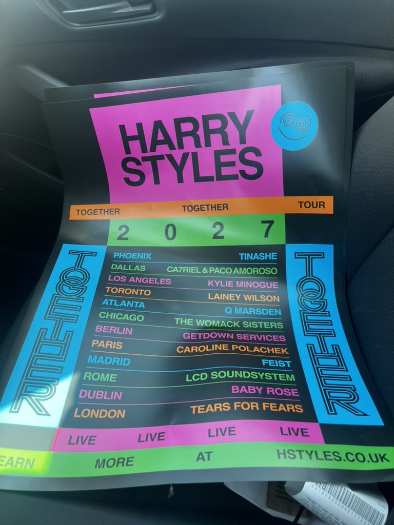 kaysgrapejuice's tweet photo. Got the limited edition poster hehehe https://t.co/bYKDGsJ3Yb