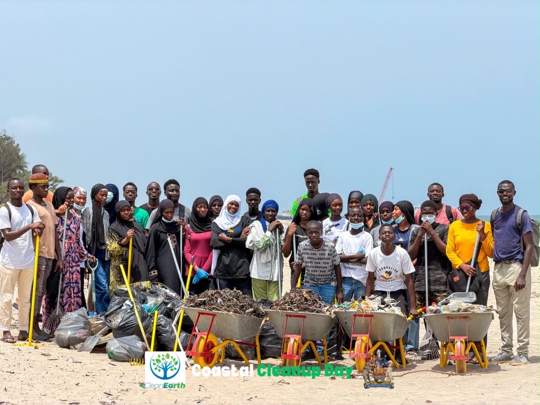 EarthGambia's tweet photo. International Coastal Cleanup Day 2026! 

@EarthGambia in partnership with Banjul City Council, mobilised volunteers to clean the Beach.

This beach is special to us because 2020–2022, we partnered with BCC &amp; Future Proof to plant 14,000+ coconut trees due to the climate crises. https://t.co/YUutxCUFss