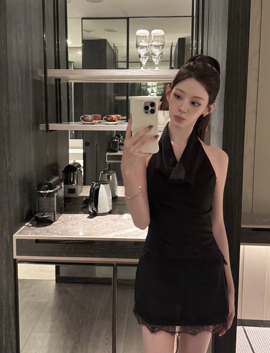 chaervrsly's tweet photo. s33un keeps getting thinner and thinner every time i see her omg https://t.co/3CrqqqcLBg