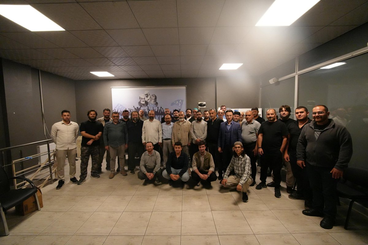 bdakonya's tweet photo. Büyük Doğu Akıncıları Derneği Konya İl Başkanlığı'nda, Büyük Doğu Akıncıları Derneği Genel Başkanı Mehmet Ali BAYRAM " İslâmî Nizâm İdeali ve Akıncı" başlıklı sohbetini gerçekleştirmiştir. 

Bu kıymetli sohbeti için Başkanımız Mehmet Ali Bayram'a ve İstanbul, Ankara, Konya’dan katılım sağlayan tüm gönüldaşlarımıza teşekkür ediyoruz.

"Yeni Dünya Düzeni kurulacaksa biz de diyoruz ki buradan başlasın."

Salih Mirzabeyoğlu 

@MehmedAliBayram 
@bdafikir 
@bdaankara