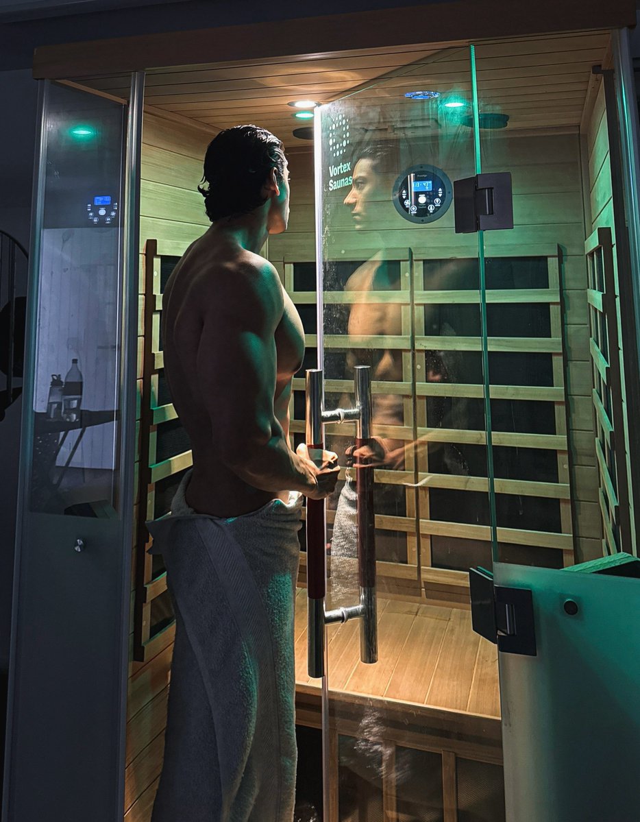 brownboynzfit's tweet photo. Sauna time 🧖🏽‍♂️ https://t.co/LaSZFQ0ize