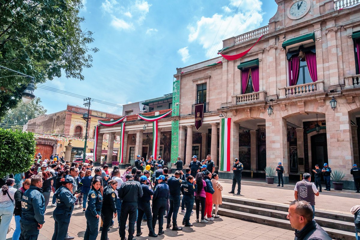 Gabyosoriohdz's tweet photo. ESTAR PREPARADAS TAMBIÉN ES TRANSFORMAR 🦺🚨
Hoy realizamos el Segundo Simulacro Nacional 2026 para fortalecer nuestra preparación y saber cómo actuar ante una emergencia.

Desde Coapa, conmemoramos a quienes perdieron la vida en los sismos del 19 de septiembre de 1985 y 2017.

Siguiendo las instrucciones de nuestra Jefa de Gobierno, @ClaraBrugadaM , instalamos el Consejo de Gestión Integral de Riesgos y Protección Civil, junto a @IntiMunoz , Secretario del @INVICDMX , para fortalecer la prevención y presentar el reporte actual de las condiciones de Tlalpan. 🏃🏻‍♀️✅

#SegundoSimulacroNacional2026 #ProtecciónCivil #Tlalpan #Sismo
